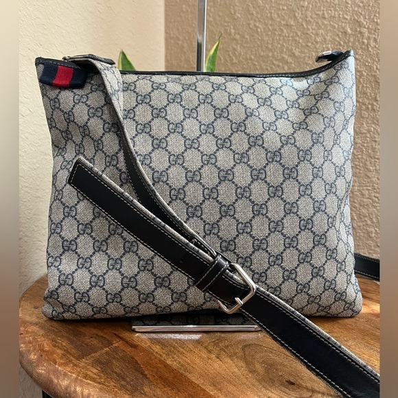 Gucci Handbags - GUCCI CROSSBODY MESSENGER BAG
